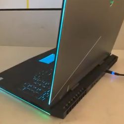 Dell Alienware 17 R4 - Clean