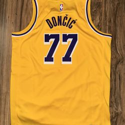 New Youth Size Large & XL LA Lakers Nike Luka Doncic Jerseys