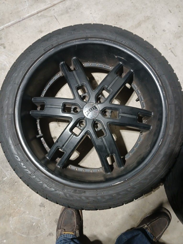 Dub 24x9.5 Hustlas 6 Lug