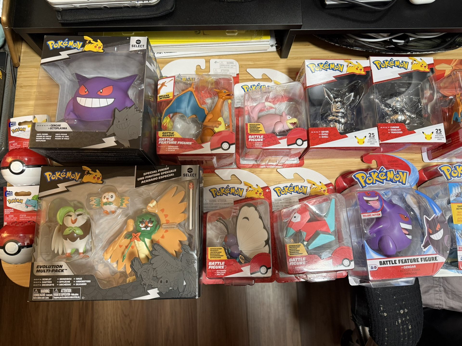 Big Lot Of Pokemon figures