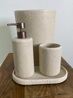 Modern 4-Piece Bathroom Accessory Set – Like New