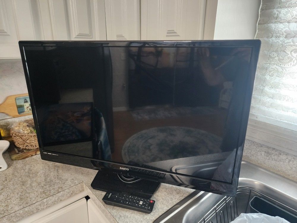 Sanyo 32 Inch Tv With Remote.