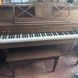 Baldwin Upright Piano 