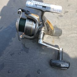 Nice Shimano Sidestab 2500 RE Spinning Reel