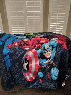 Marvel avengers full size comforter + blanket + 5 pillow cases. Chandler Blvd and 46 st Phoenix 85044