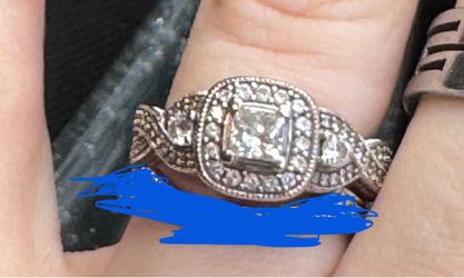 Engagement ring (6.5)