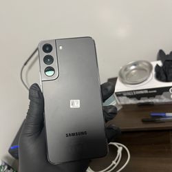 Samsung Galaxy S22 128GB SM-S901B/DS Factory Unlocked 