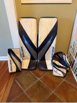 36" Bauer Vapor Hyperlite 2 Goalie pads full set (Used)