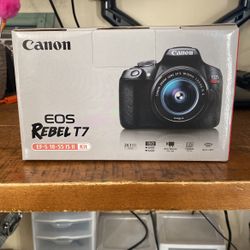 Canon EOS Rebel T7