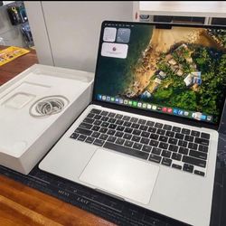 Apple MacBook Air 13” 2022 M2 Silicon Chip 8GB 256GB