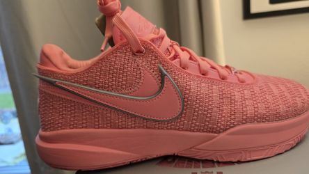 LeBron 20 Pink Diamond Size 9.5 Basketball Shoes