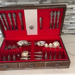 Oneida Silverware Dining Set