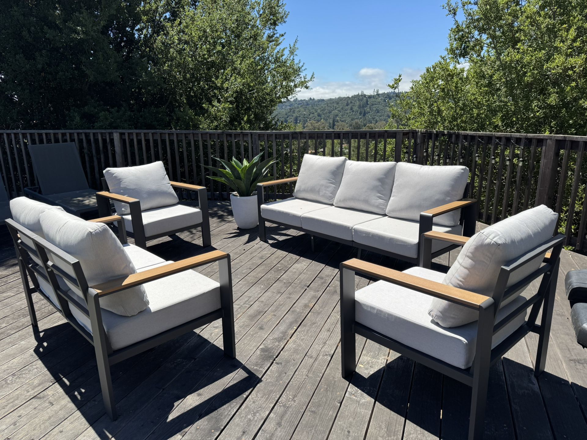 New Outdoor Patio Furniture Set (5 Piece)