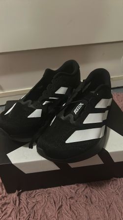 size 6 /7 women’s running shoes brand new