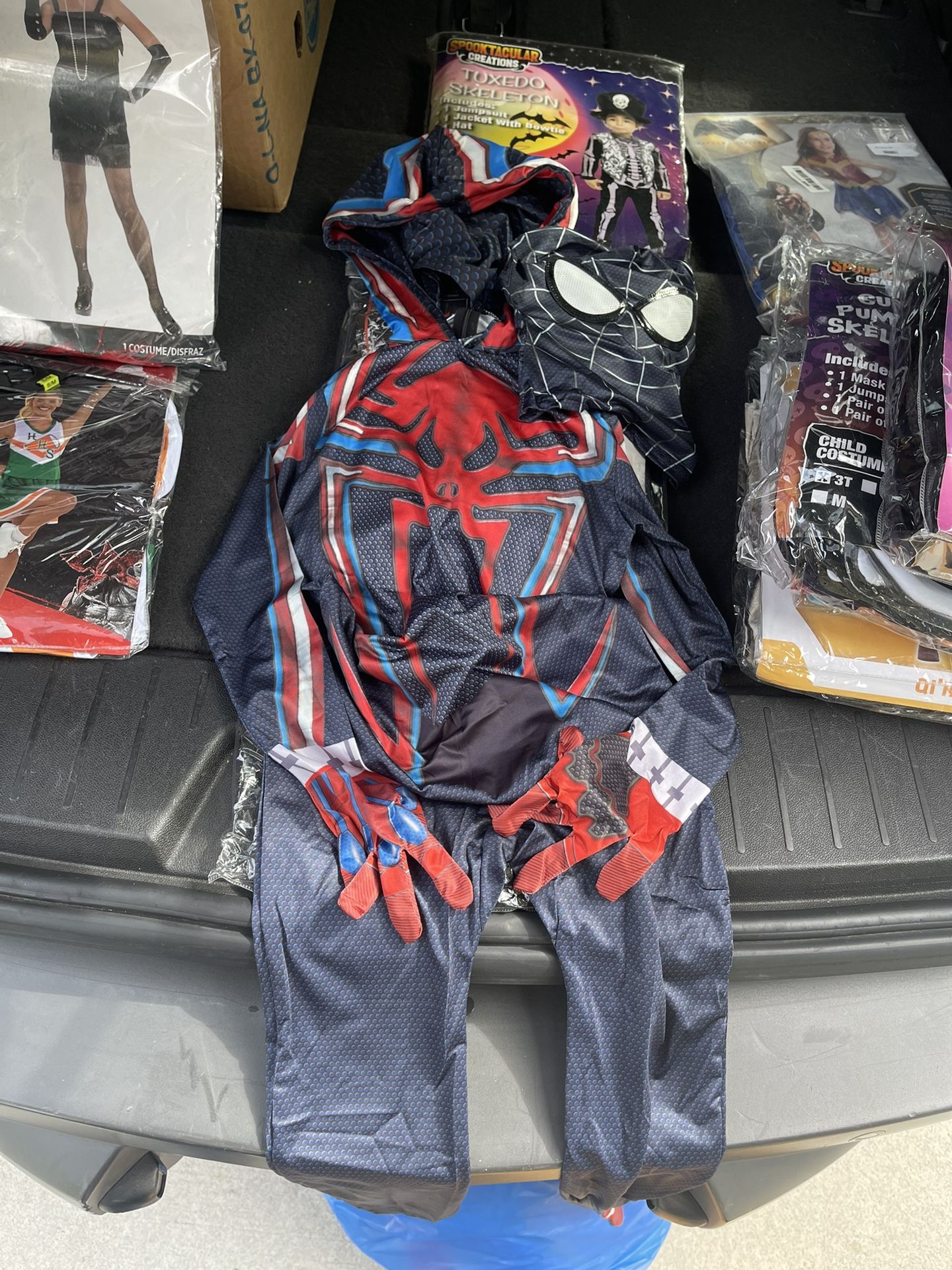 Medium Spider-Man costume with removable mask