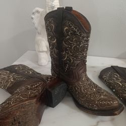 Botas vaqueras de Nin̈a size 2