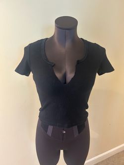 Cotton On Black Ribbed Notch V-Neck Crop Top size S  Fitted ribbed crop top with a subtle notched V-neck. Short sleeves and stretchy knit for a close 