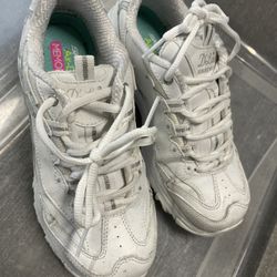 Sketchers Womens Tennis shoes white Leather with memory Foam D Lite