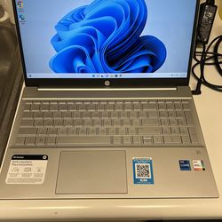 Laptop HP 15-eg0067st Intel Core i7-1165g7 12gb 512gb Windows 11 Excellent Condition