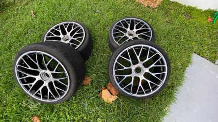 2016 Porsche Turbo S OEM 20” center lock rims