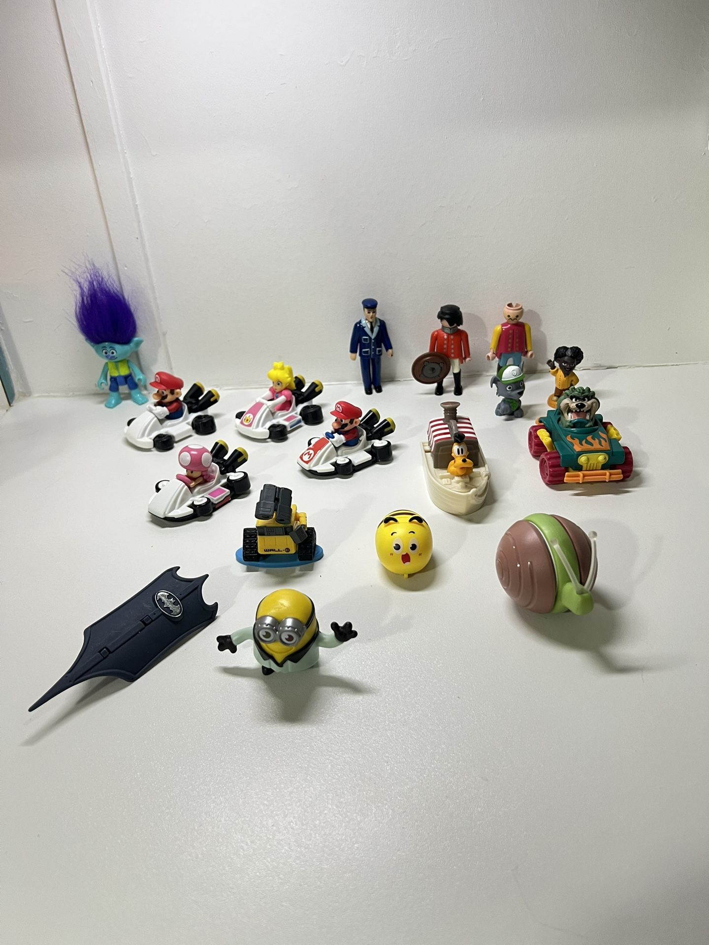 Toys Lot of different vintage toys