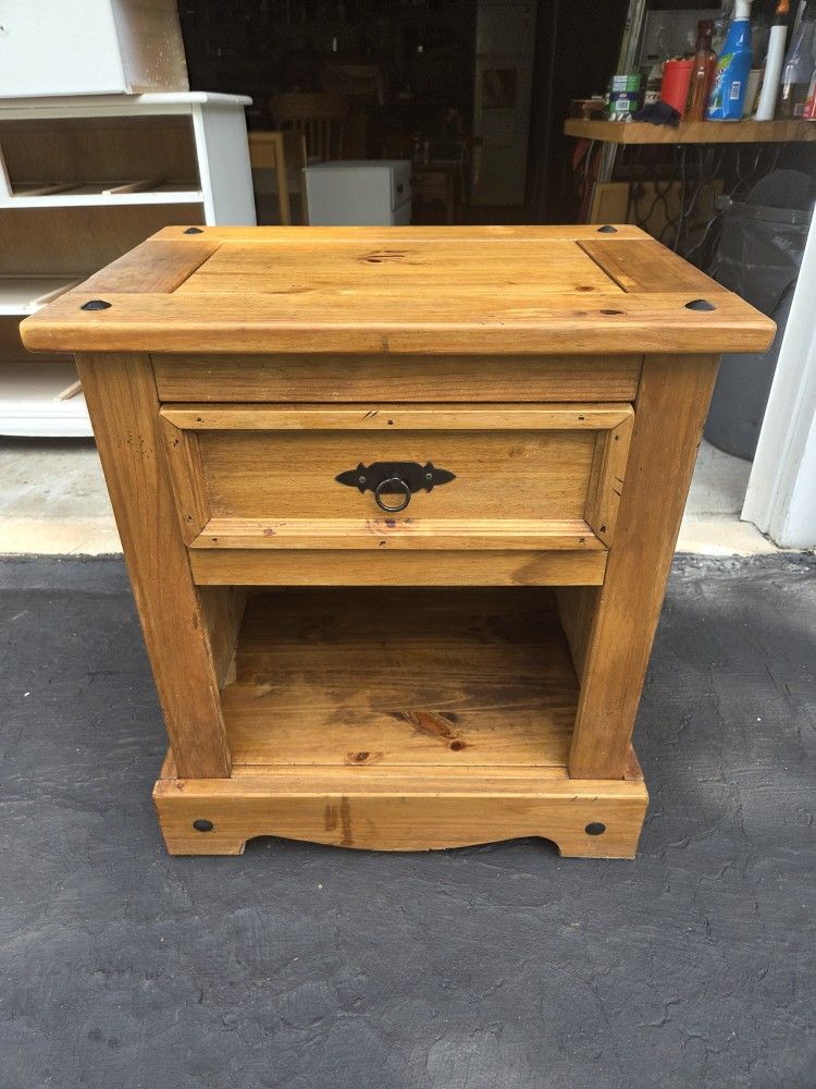 1-Drawer Maple End Table 