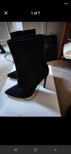 Suede boots size Steve Madden size 7-1/2 NE Philly still available