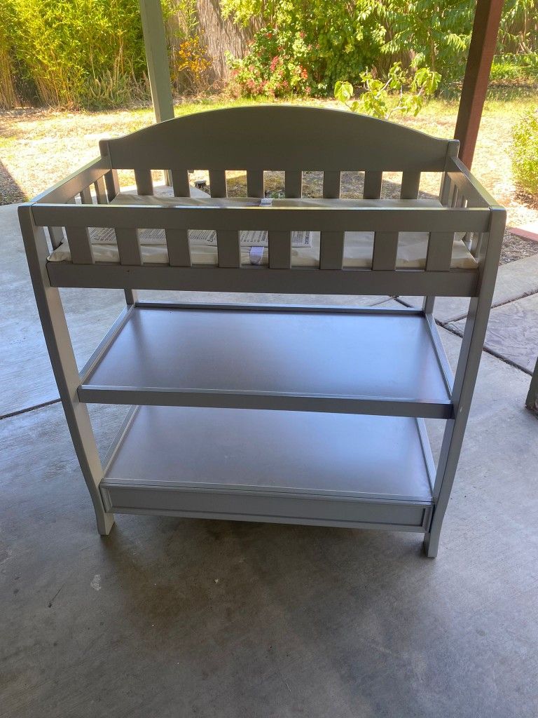 Crib/changing Table