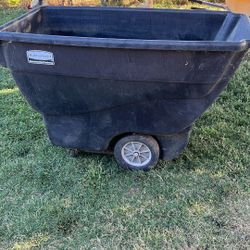 Rubbermaid Commercial Tilt Cart - 