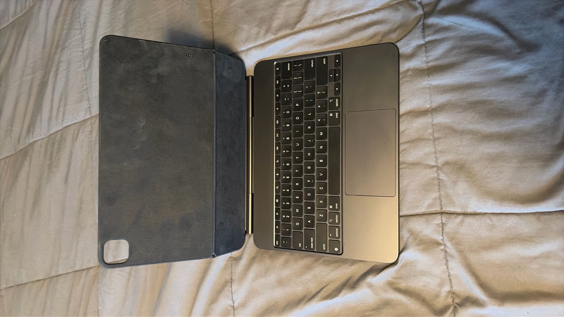 Apple iPad Magic Keyboard Case for iPad 13” (M4)