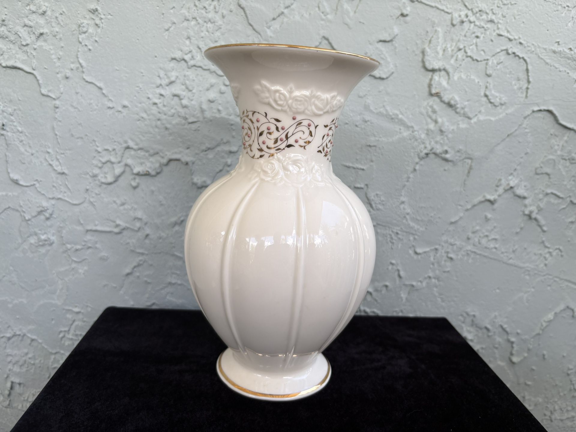 LENOX Ivory Porcelain Rose Brocade Flared Jewelled Vase (H: 9”)