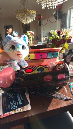 LOL dolls and spaceship