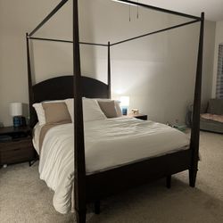 Canopy Bed, Like New, Grand Home Furnishings