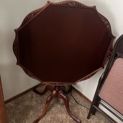 Beautiful piecrust table… Works perfectly… Recently refinished to perfection