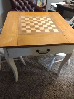 Gaming table