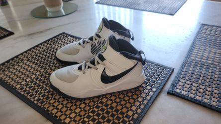 Nike Team Hustle Kid Shoes