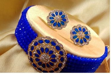 Crystal Type Choker Set With Round Attached Pendant And Earrings 