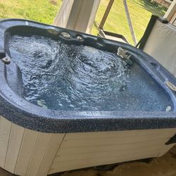 Marquis Leisure Series Hot Tub