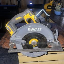 Dewalt Corcilular Saw 60v 