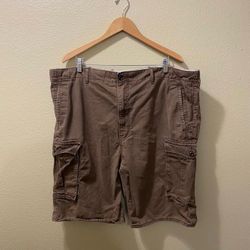 Men’s Size 42 Levi’s Brown Cargo Shorts with 10” Inseam