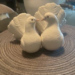 Lladro Porcelain “Kissing Doves” Collectible Figurine 