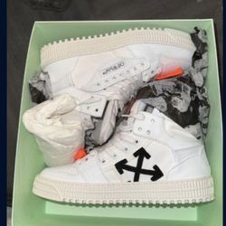 OFF WHITE OFF COURT