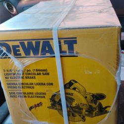 DeWalt Circular Saw 