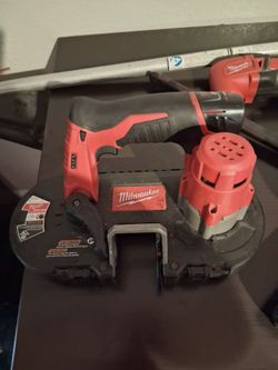 Milwaukee m12 bandsaw battery and charger