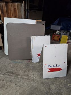 Folding table