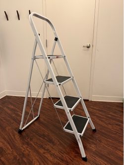 4-Step Folding Safety Ladder - Excellent Condition