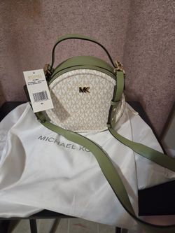 MICHAEL Michael Kors
Delaney Logo Canteen Crossbody Bag
