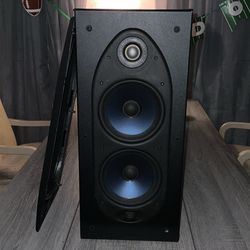 1 Polk audio speaker