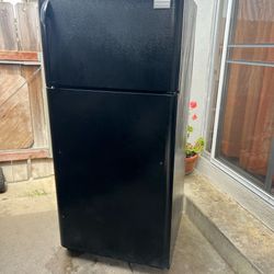 refrigerator works perfect delivery available locally 666 height 30wide