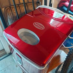 Nostalgia Ice Maker